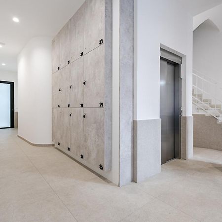 Feelathome Castilla Apartments マドリード エクステリア 写真