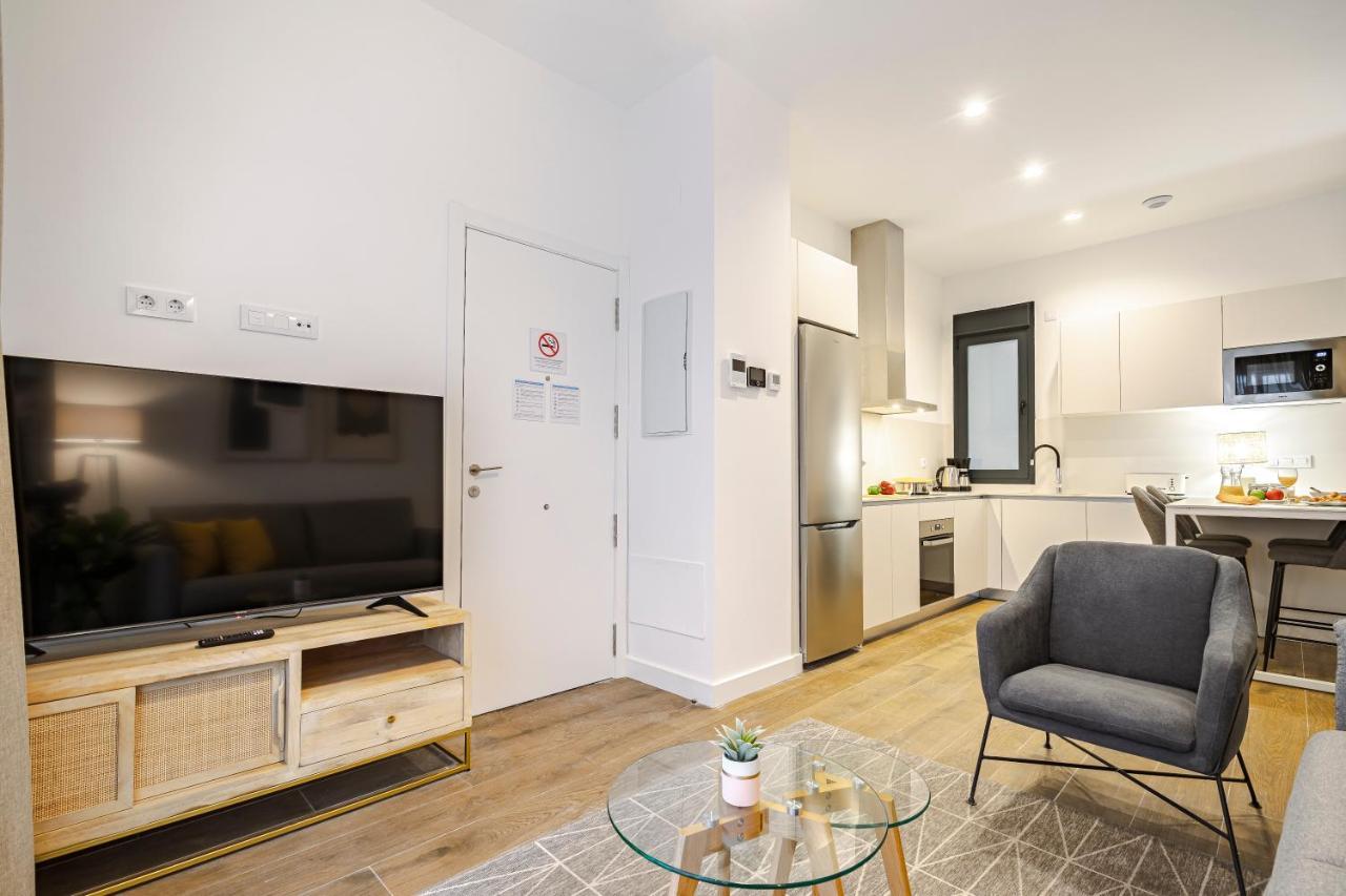 Feelathome Castilla Apartments マドリード エクステリア 写真
