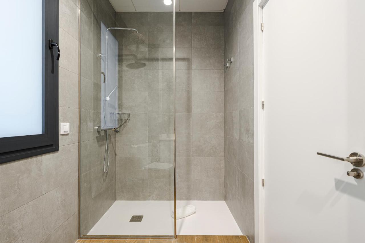 Feelathome Castilla Apartments マドリード エクステリア 写真