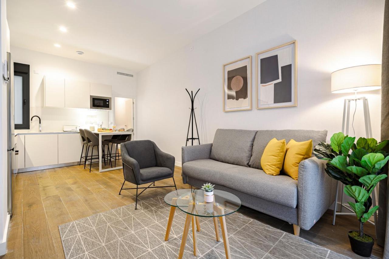 Feelathome Castilla Apartments マドリード エクステリア 写真