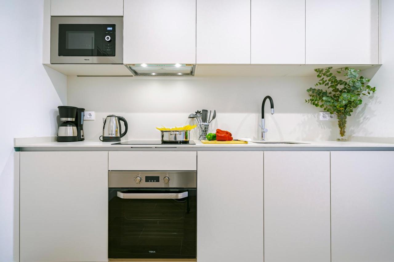 Feelathome Castilla Apartments マドリード エクステリア 写真