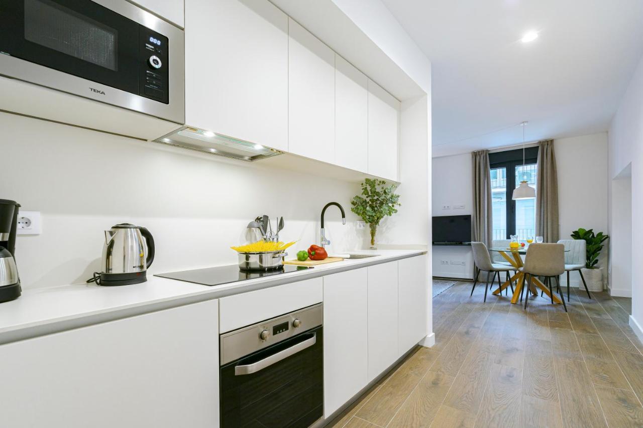 Feelathome Castilla Apartments マドリード エクステリア 写真