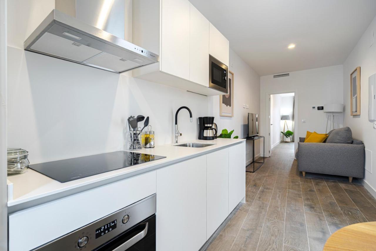 Feelathome Castilla Apartments マドリード エクステリア 写真