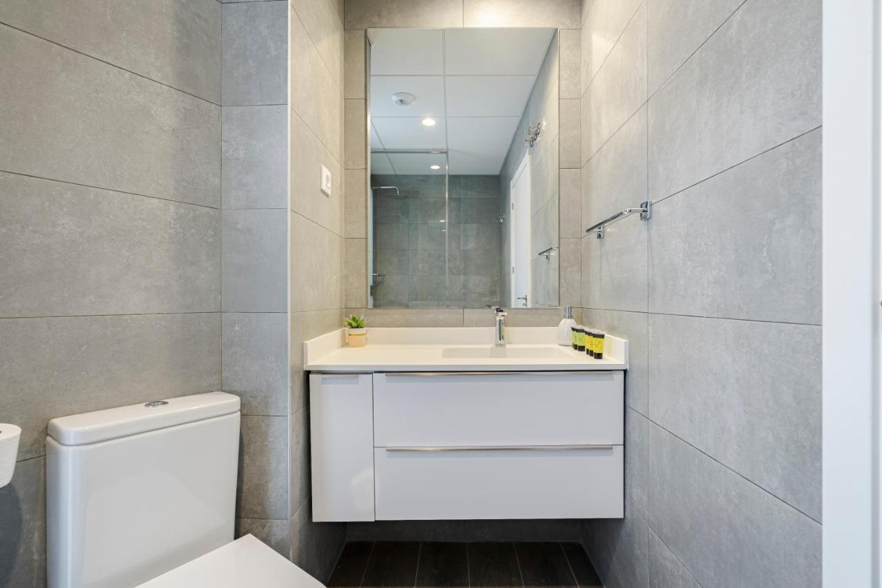 Feelathome Castilla Apartments マドリード エクステリア 写真
