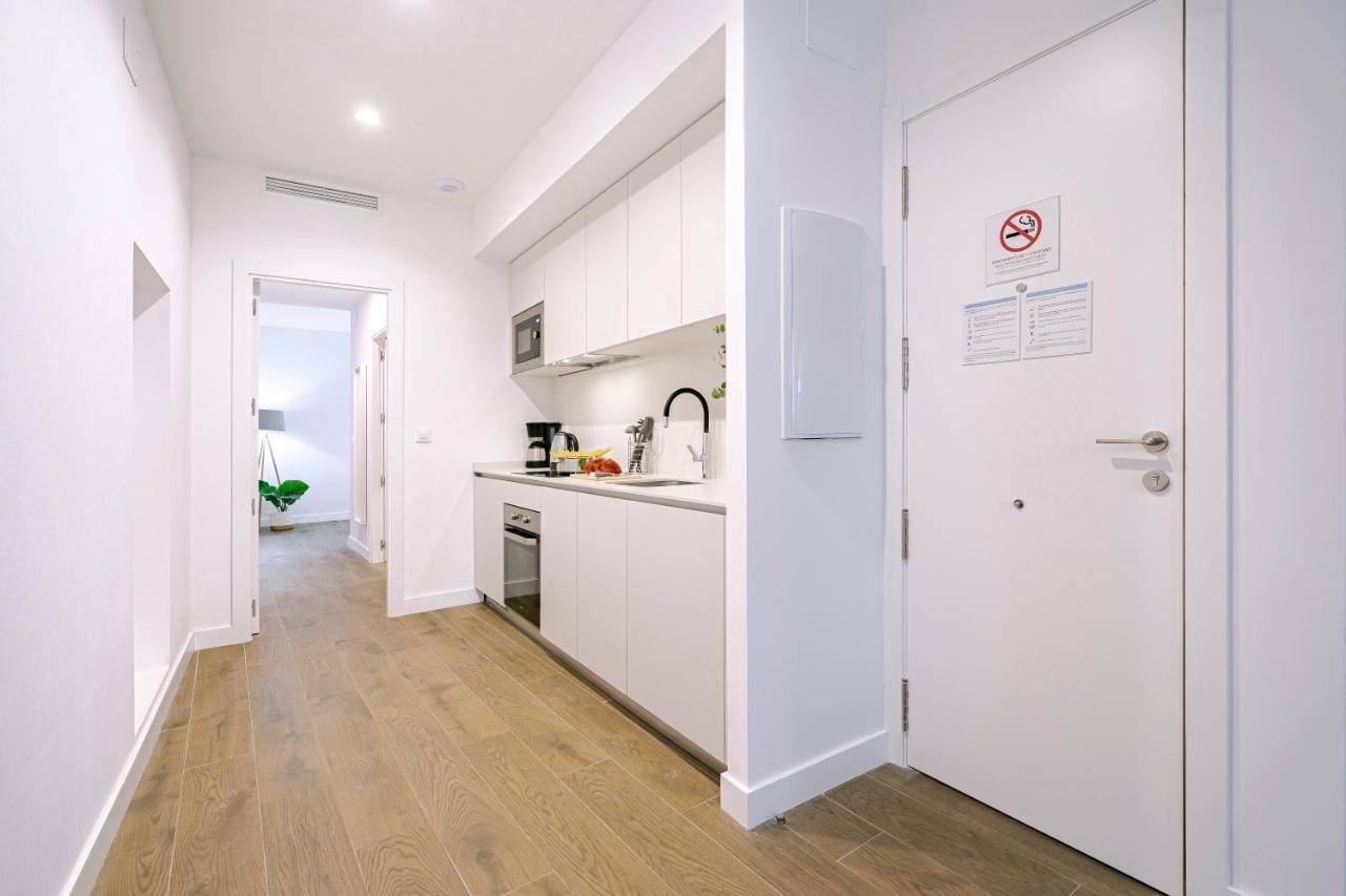 Feelathome Castilla Apartments マドリード エクステリア 写真