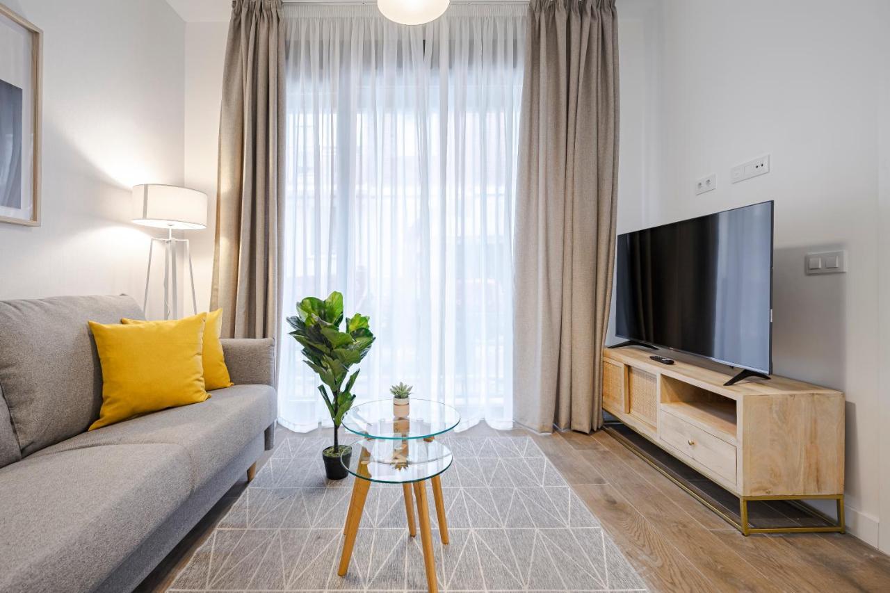 Feelathome Castilla Apartments マドリード エクステリア 写真