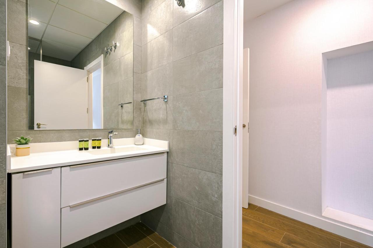 Feelathome Castilla Apartments マドリード エクステリア 写真