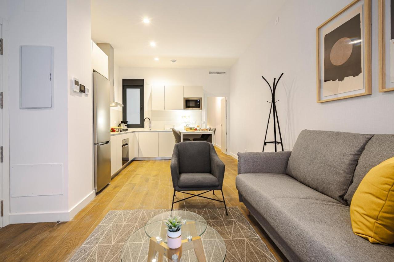 Feelathome Castilla Apartments マドリード エクステリア 写真