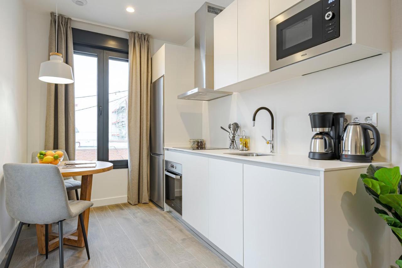 Feelathome Castilla Apartments マドリード エクステリア 写真