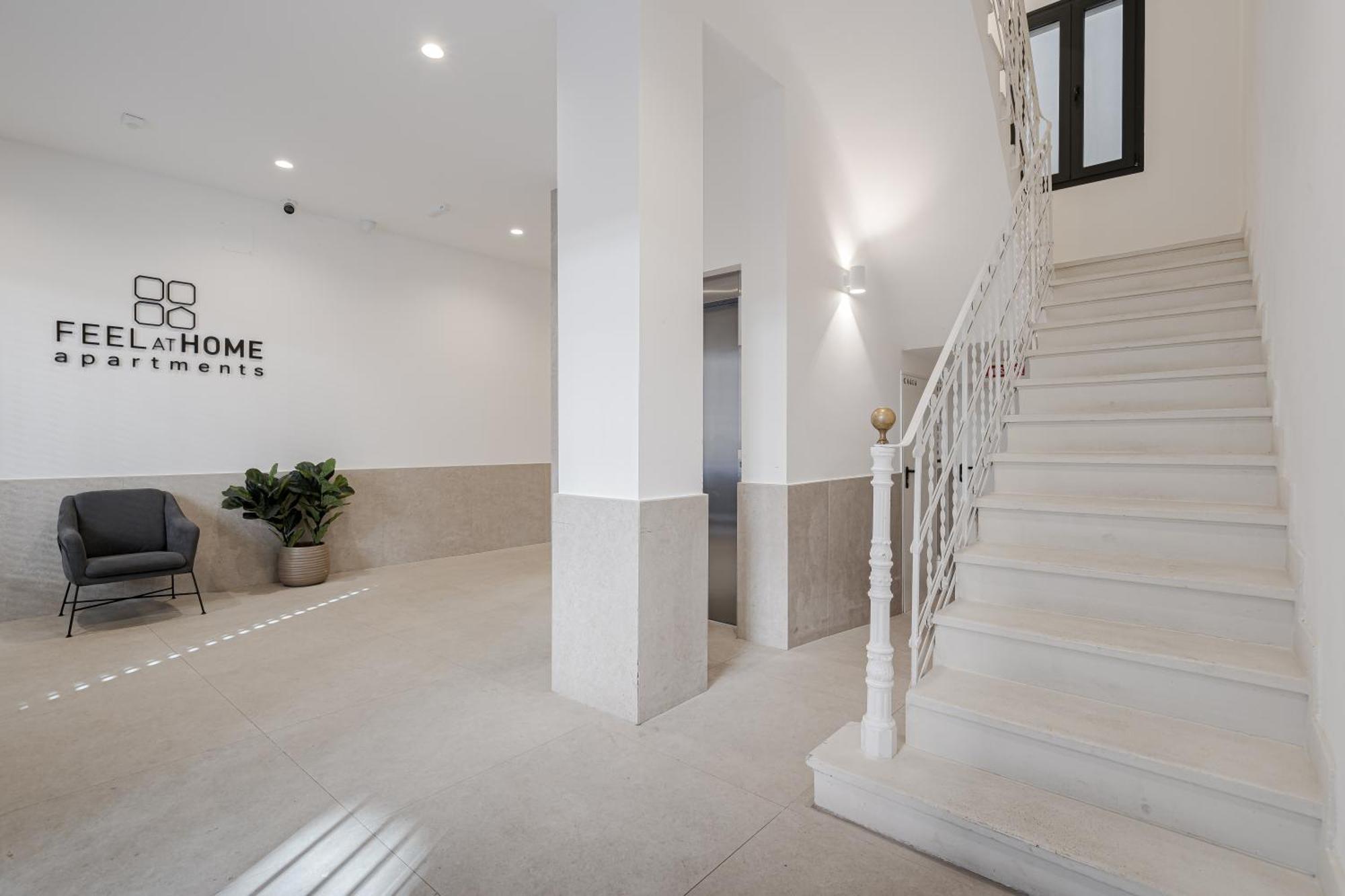 Feelathome Castilla Apartments マドリード エクステリア 写真